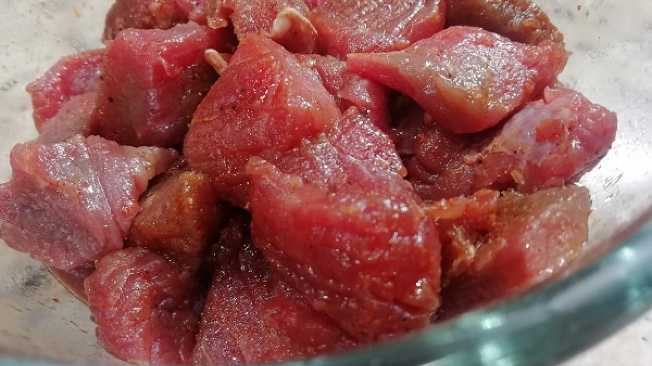 Hovädzie mäso v paradajkovej omáčke