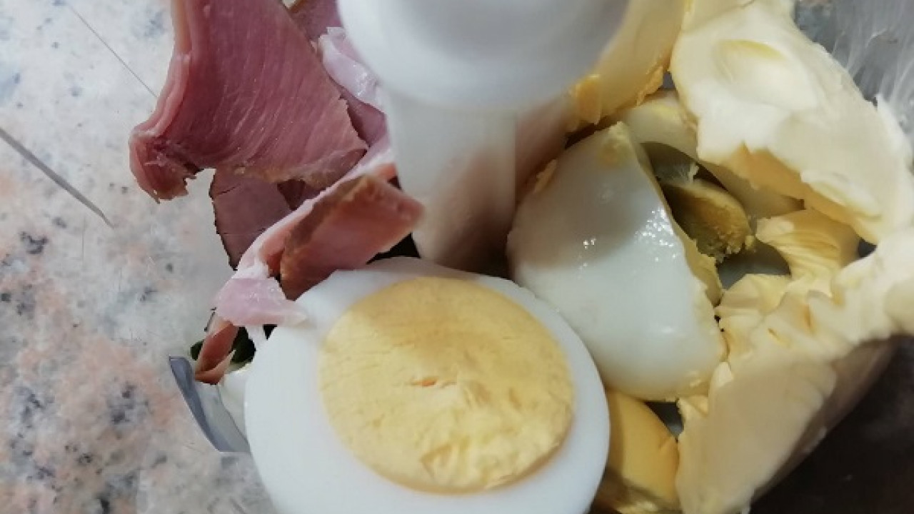Vajíčková nátierka s údenou šunkou