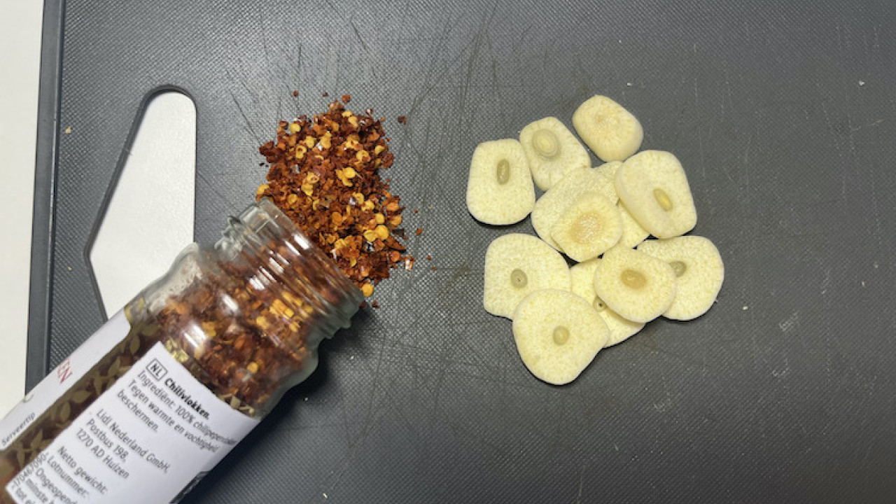 Aglio olio špagety s krevetami: Krok 2