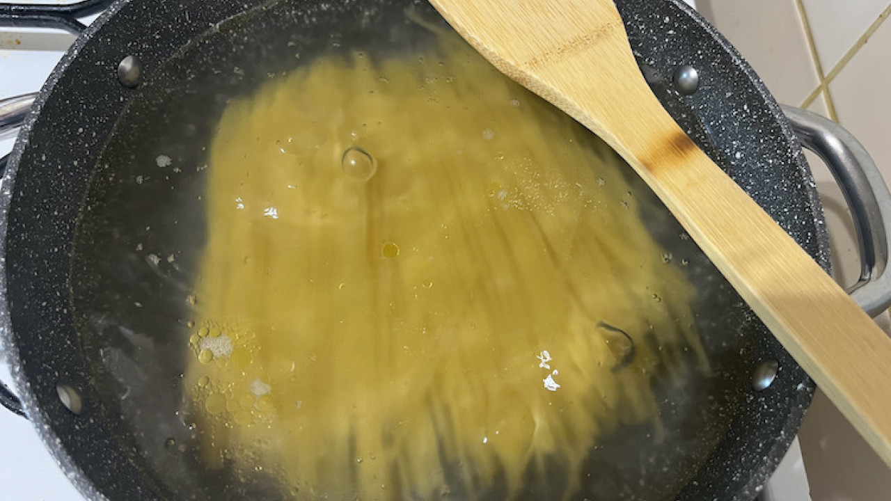 Aglio olio špagety s krevetami: Krok 1