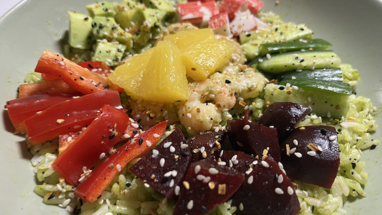 Poké bowl s medvedím cesnakom a krevetami: Hlavná fotka 2