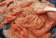 Pomazánka z pečených paprík a paradajok