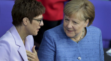 Merkelová, Krampová-Karrenbauerová