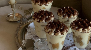 tiramisu v pohari