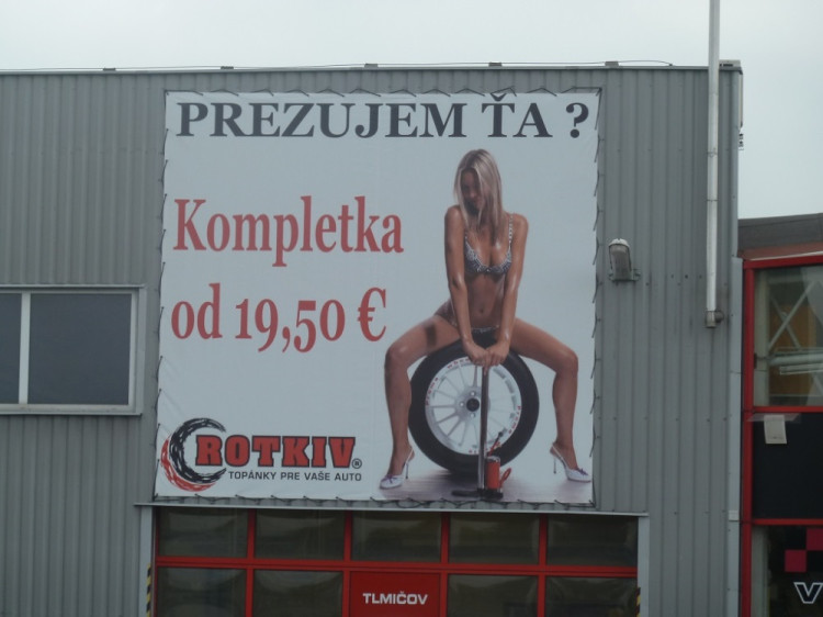 V reklamách je veľa rodových stereotypov, dehonestujú mužov aj ženy, tvrdí Rada pre reklamu