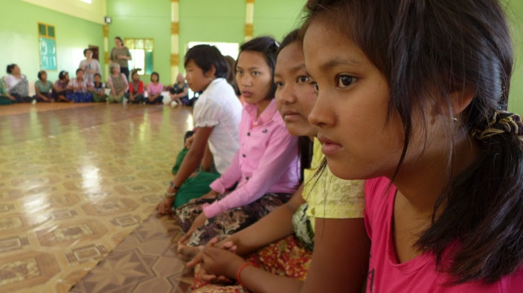 Barmské dievčatá už hrajú volejbal ako chlapci