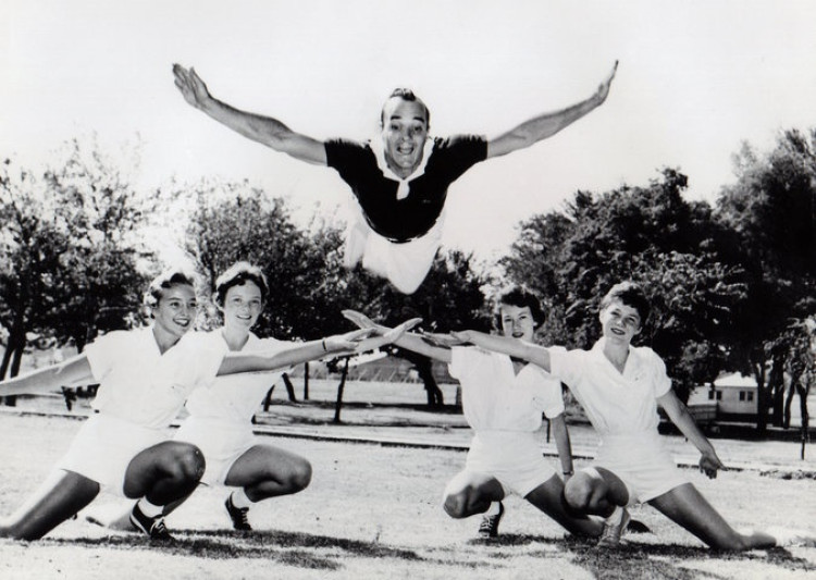 Cheerleading bol pred vojnou čisto mužskou záležitosťou