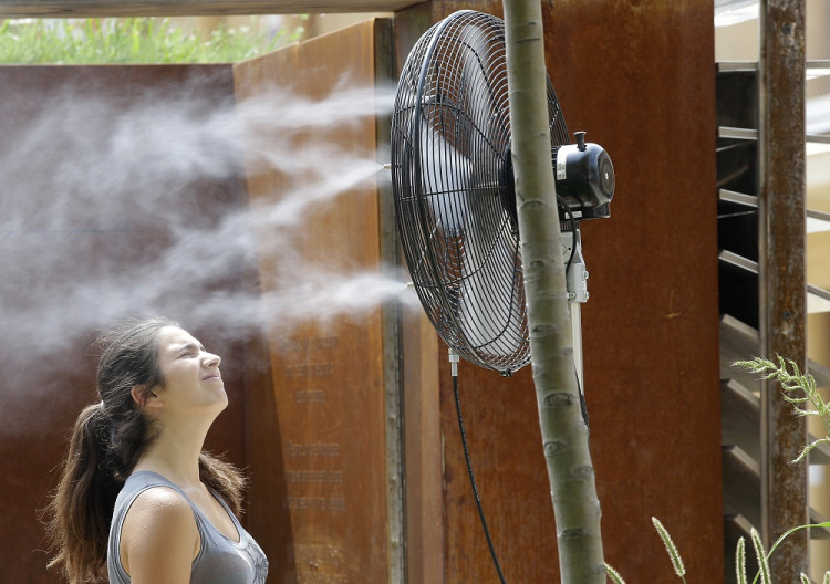 Horúčavy ohrozujú viac ženy, deti a seniorov, dôležitý je pitný režim