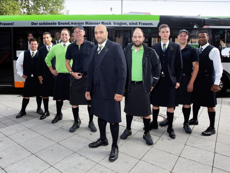 Vodiči autobusov v Hannoveri šoférujú v sukniach