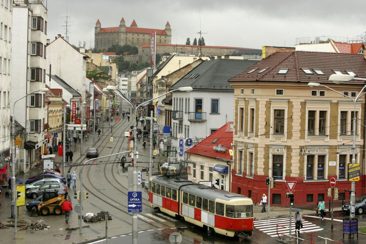 Najdrahšie nájomné je v New Yorku, Bratislava otvára druhú päťdesiatku