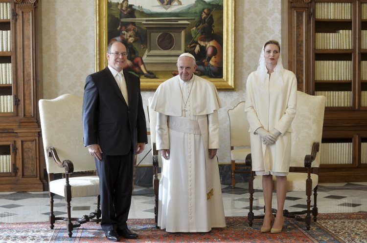 Len sedem žien môže ísť k pápežovi v bielom