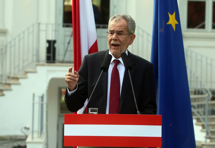 V Rakúsku vyhral Van der Bellen. Dramatický rok sa končí porážkou pudov