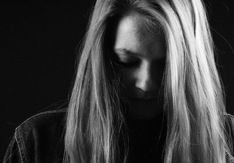 Depresia ničí dvakrát toľko žien ako mužov. Bez liečby aj zabíja