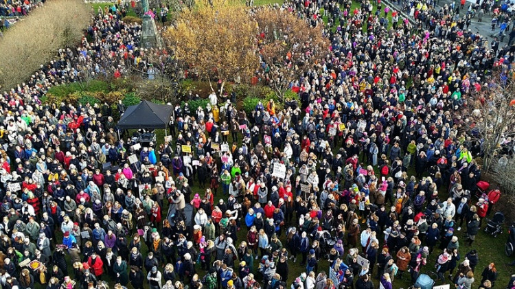 Ženy protestovali v krajine, kde sa im žije najlepšie. Islanďanky chcú platy ako muži