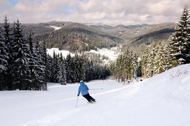 V Čechách môžete lyžovať s jedným skipassom v 23 strediskách