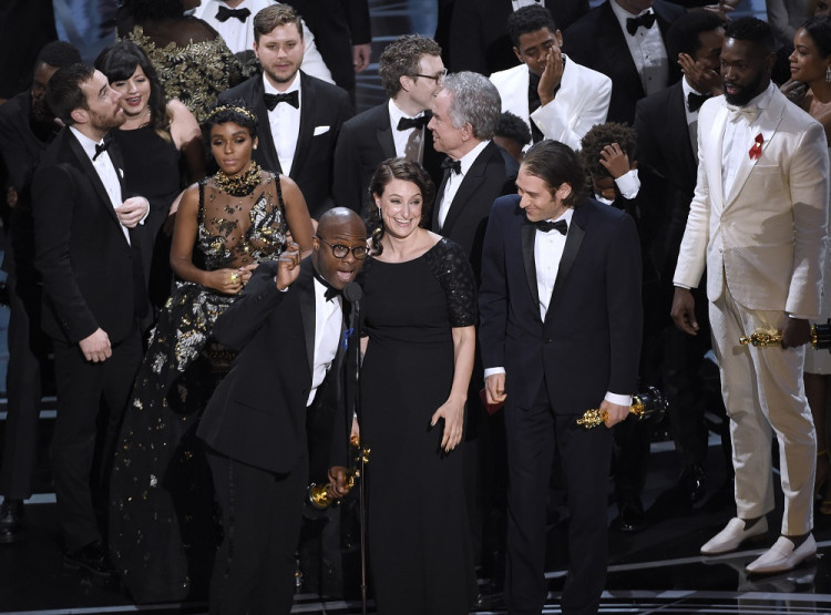 La La Land musel vrátiť Oscara za najlepší film. Stal sa ním Moonlight