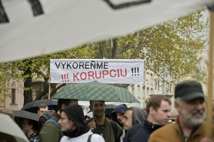 Veľká noc, Pesach a protikorupčný pochod