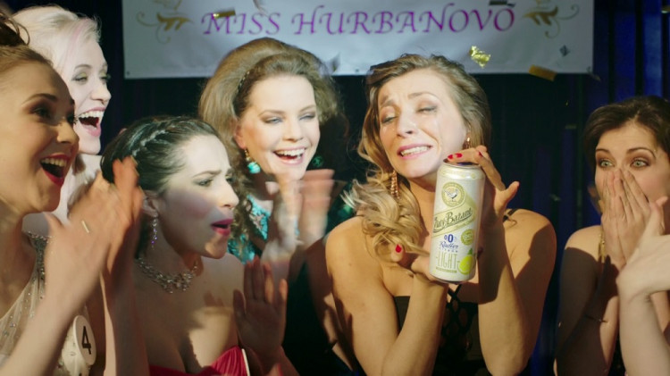V reklame na Slovensku Heineken znevažuje ženy, v Mexiku a v Holandsku ich bráni