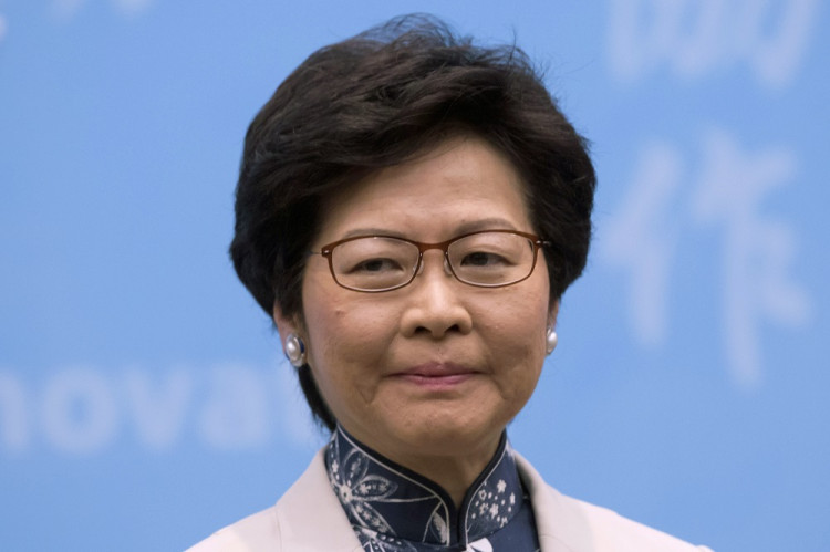 Čínsky prezident uviedol do funkcie novú správkyňu Hongkongu Carrie Lamovú