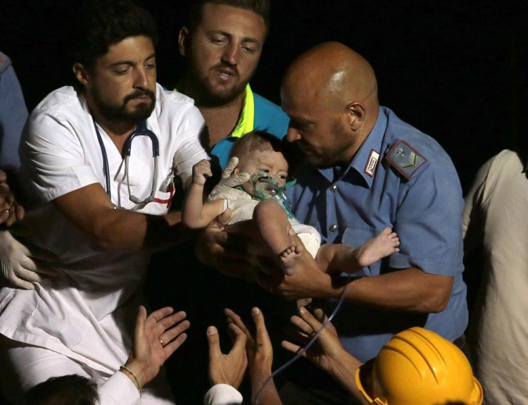 Zemetrasenie v Taliansku: Tehotnej žene vytiahli z trosiek domu troch synov a muža
