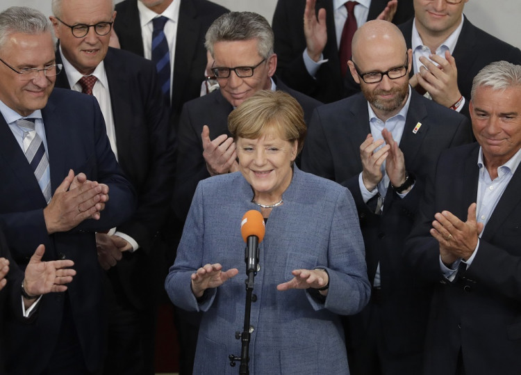 Merkelová vyhrala, ale v Bundestagu bude prvý raz po 60 rokoch krajná pravica