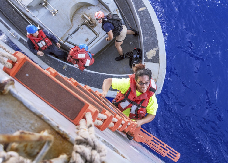 Stratené námorníčky zachránili po piatich mesiacoch, prežiť im pomohli psy