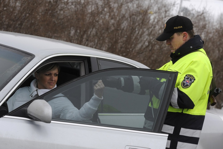 Policajti namerali 49-ročnej vodičke 3,65 promile alkoholu