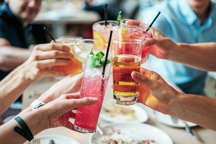 O alkohole treba hovoriť: Už jedenásťročné deti skúsili alkohol, predškoláci napodobňujú opitých