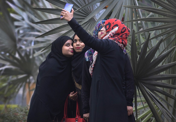 Iránske ženy, ktoré sa neobliekajú podľa predpisov islamu, už nebudú zatýkať