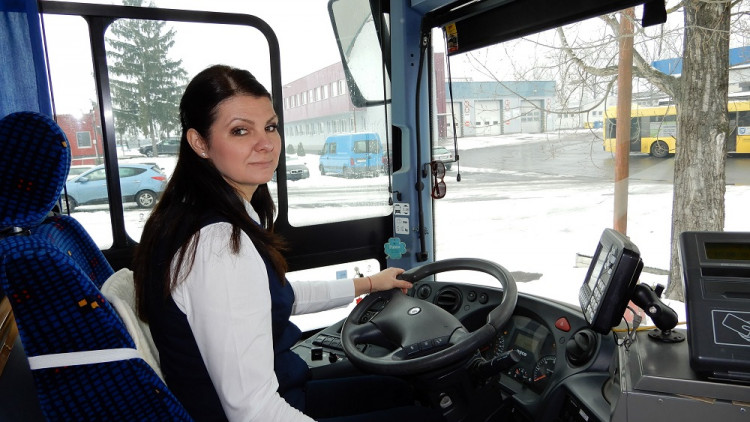 Michaela Sviteková je prvou vodičkou autobusu v SAD Lučenec