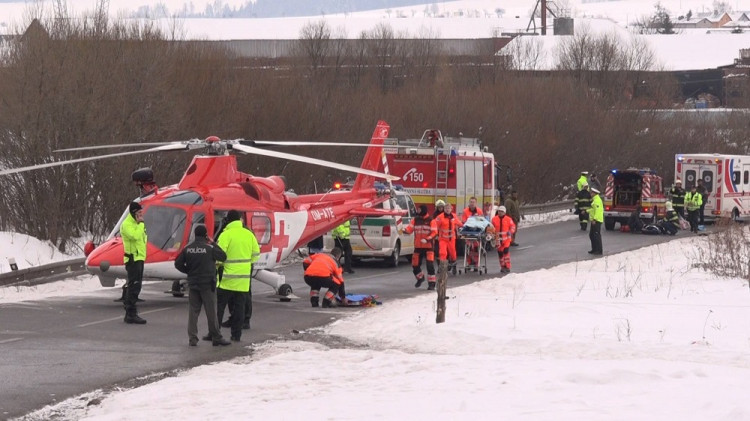 Do dvanástich detí na Spiši vrazilo auto, dve sú vážne zranené