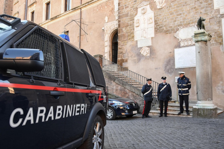 Policajt zranil manželku a zabil dve dcéry