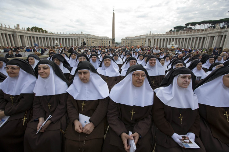 Mníšky často pracujú za otrockých podmienok, napísali vo vatikánskych novinách