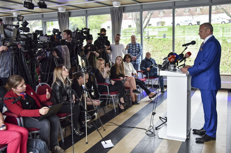 Finančník Béreš nebude kandidovať za prezidenta, obvinenie z útoku na manželku neustál
