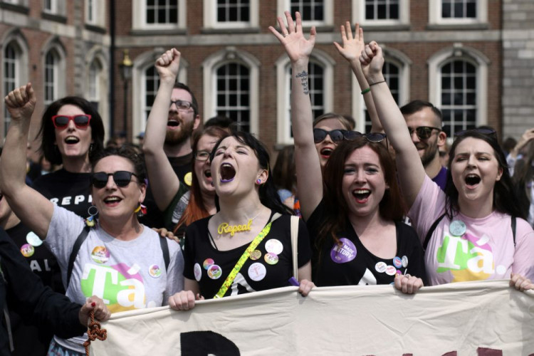 Za zrušenie zákazu interrupcií v Írsku hlasovalo vyše 66 percent voličov