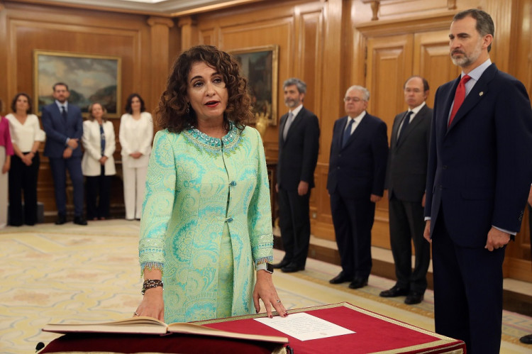 Španielsko má novú vládu, kde je rekordných 11 žien