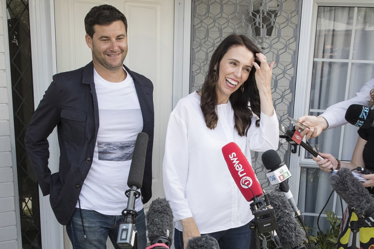 Rok po odstúpení z postu premiérky sa Jacinda Ardernová vydala