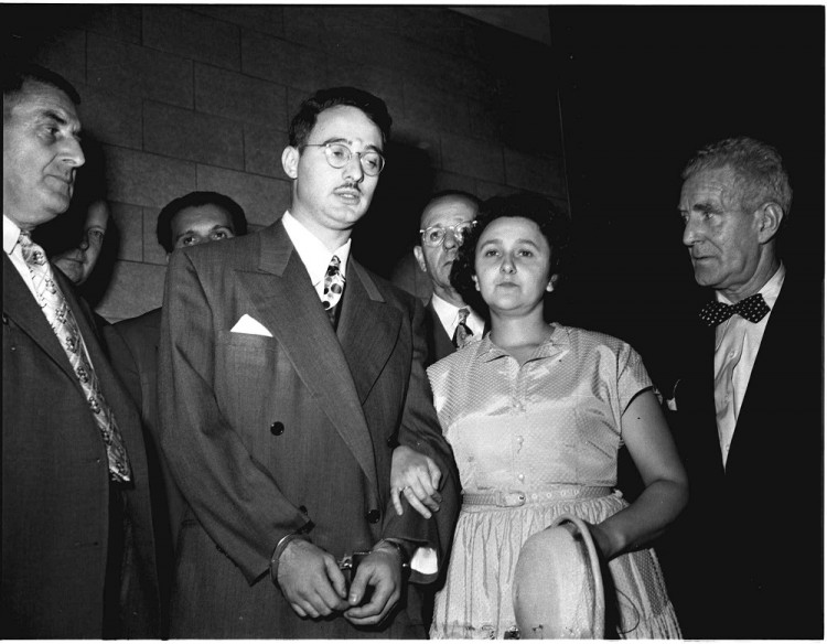 Manželov Rosenbergovcov popravili pred 65 rokmi za špionáž ako prvých v amerických dejinách