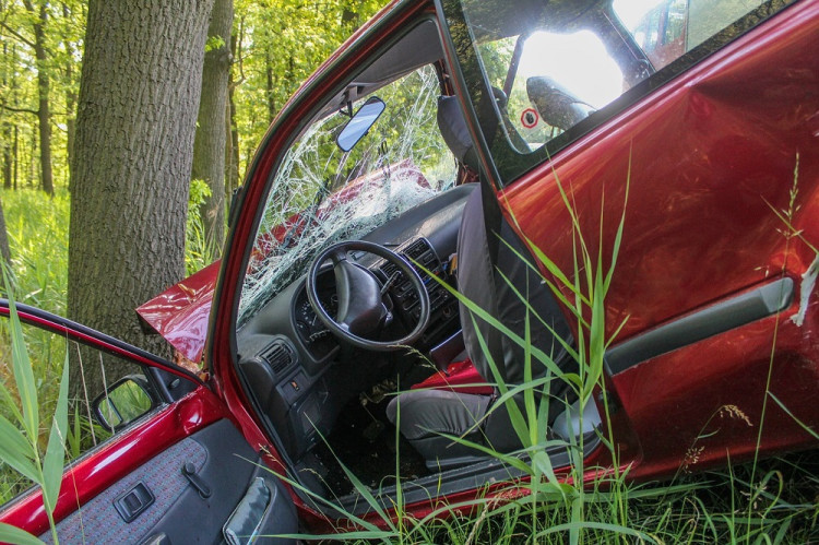 Žena sa s autom zrútila z útesu. Po týždni ju našli živú