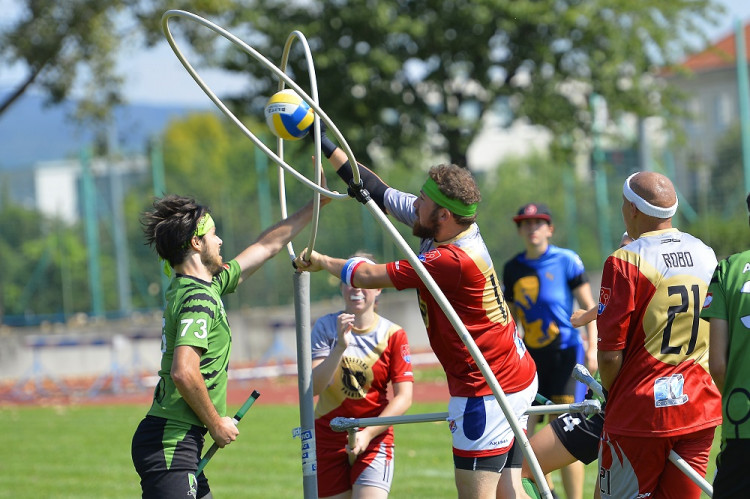 V Bratislave sa hrá metlobal, šport inšpirovaný hrou z Harryho Pottera