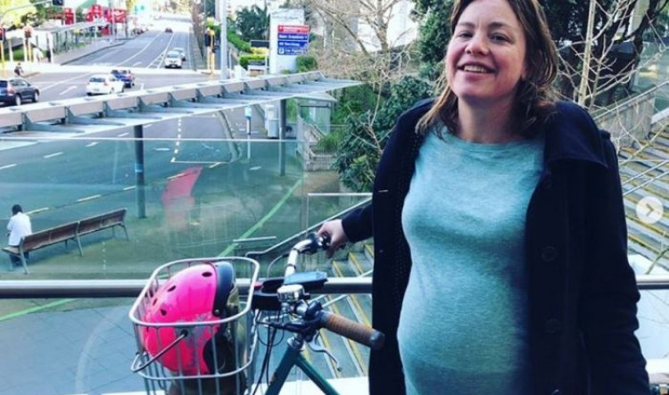 Novozélandská ministerka prišla do pôrodnice na bicykli