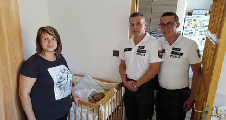 Policajti dostali včas rodiaciu ženu do nemocnice