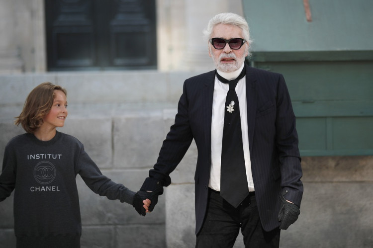 Karl Lagerfeld oslavuje 85 rokov, tvrdí však, že je o päť rokov mladší