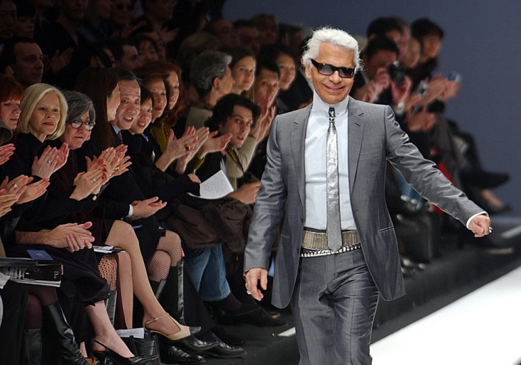 Zomrel svetoznámy módny návrhár Karl Lagerfeld