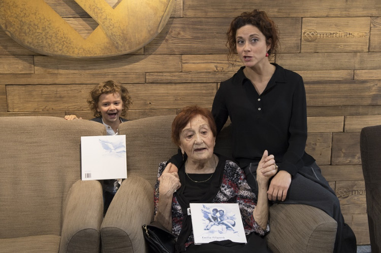 Milan Lasica pokrstil prvú zbierku básni 89-ročnej mamy Jara Filipa