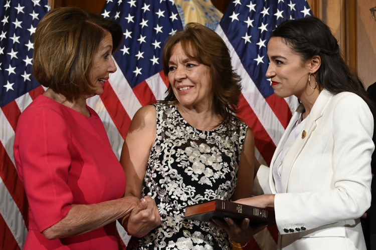Novú Snemovňu reprezentantov vedie Pelosiová, v novom Kongrese je rekordný počet žien