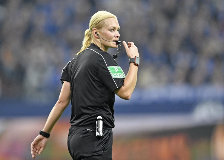 Irán zrušil prestížny futbalový zápas, lebo ho rozhodovala žena