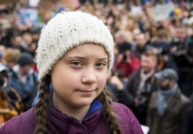 Školáčka Greta Thunbergová zachraňuje dospelých
