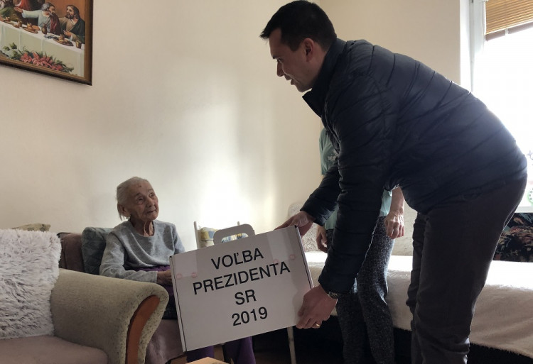 Prezidentské voľby 2019: V Malom Šariši odvolila 103-ročná obyvateľka
