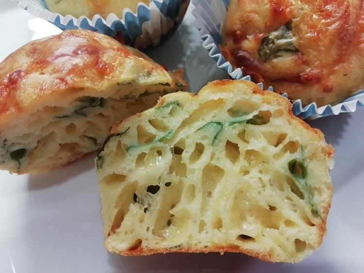 Úžasné syrové muffiny s medvedím cesnakom, recept originál